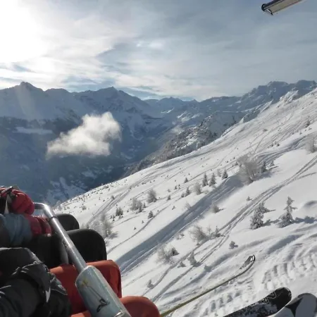 Chalet Le Iceberg Ski, Hike, E-bike Sauna Ever!