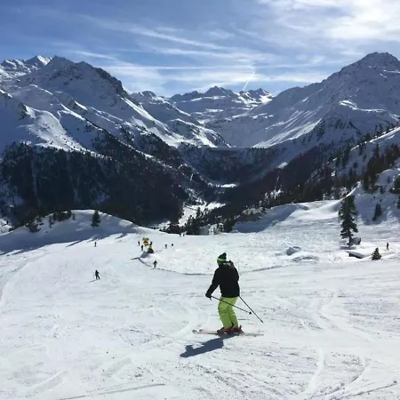 Chalet Le Iceberg Ski, Hike, E-bike Sauna Ever! 度假居 *